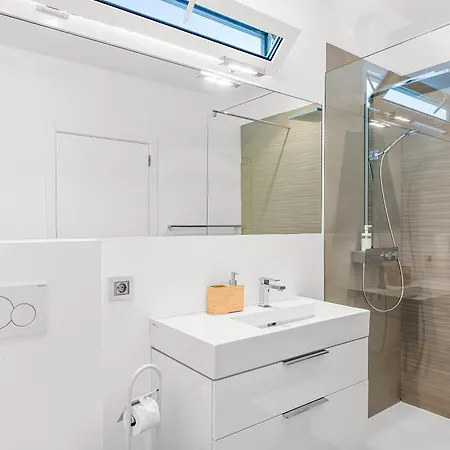 Svb Aqualuna Villa